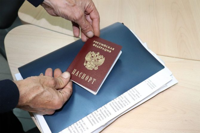 How can an Armenian citizen obtain Russian citizenship in a simplified manner?