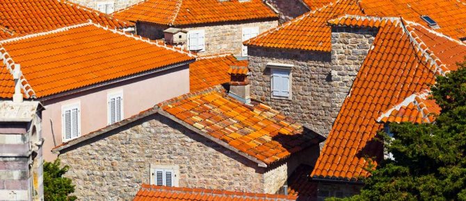 Крыши домов в Черногории