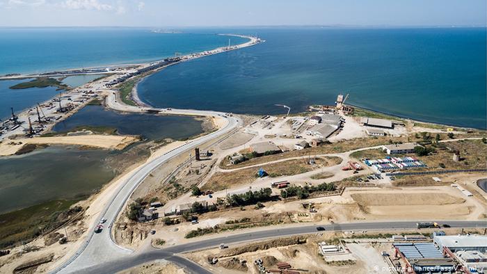 Строительство моста через Керченский пролив со стороны материковой части России
